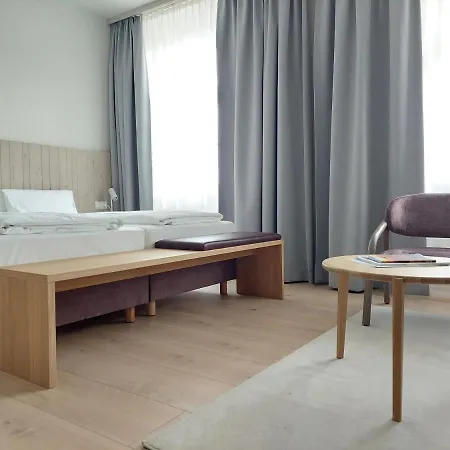 祖默斯切夫弗莱尔酒店